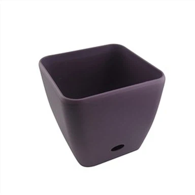 Műanyag virágcserép